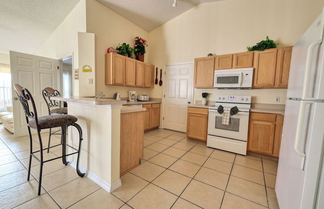 Arler House - Amazing 4 Bed 3 Bath - Private Pool - Photo 11