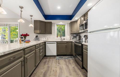 Scenic AGaMing Escape Torch Lake Views and Golf - Foto 7