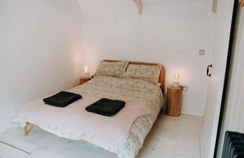 Cute and cosy 2 bed cottage in beautiful Solva - Photo 10
