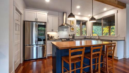 Evergreen Retreat A 30 Night Minimum home - Foto 5