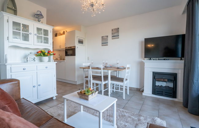 Marlene with parking and shared pool - Photo 1