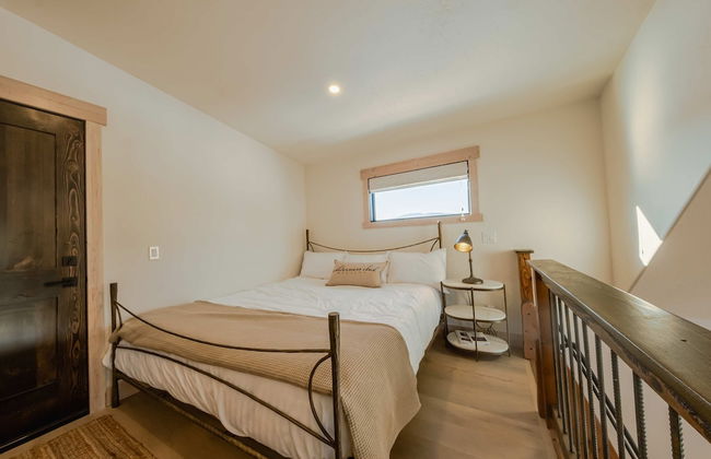 Wilderness Club Nest Modern Cabin Retreat for 9 w/ Hot Tub - Photo 6