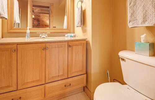 Fire Pit and Porch Warm and Woodsy Rothbury Escape! - Foto 13