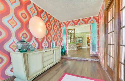 Stunning MCM Escape with Mtn Views in San Bernardino - Foto 26