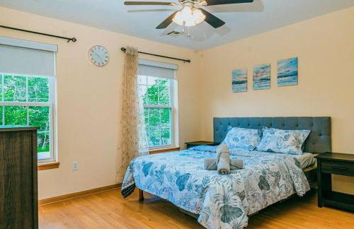 Gorgeous Cozy 5 Bedroom House with Hottub,Lake,Pool - Foto 28