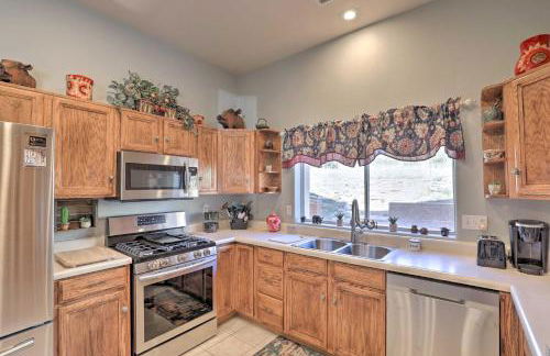 Desert Gem with Patio and Grill, Near Oracle St Park! - Foto 9