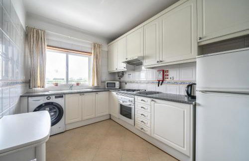 Pool View 2 bedroom 1st floor apartment, Oasis Parque near Alvor AT14 - Foto 27