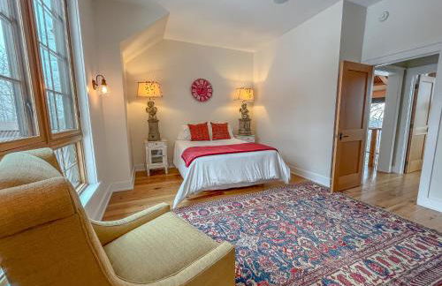 Stunning Luxury Ski-InSki-Out Home w Hot Tub - Foto 28