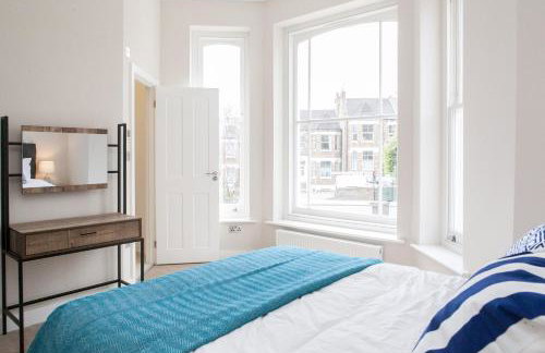 Beautiful 2 bed terrace flat close to Greenwich - Pass the Keys - Photo 32