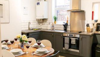 Bright and Well-Kept 3-Bed Property! Free Parking - Foto 2