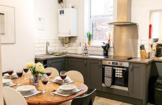 Bright and Well-Kept 3-Bed Property! Free Parking - Foto 2