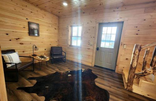 Luminous Cabin near Tappan Lake with Hot-Tub, BBQ and Deck in Ohio - Foto 18
