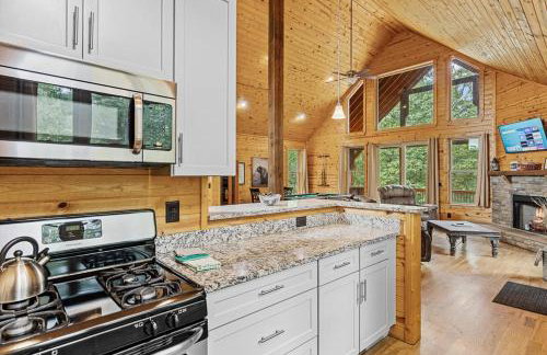Cabin For Two Near Helen w Spa Amenities - Foto 19