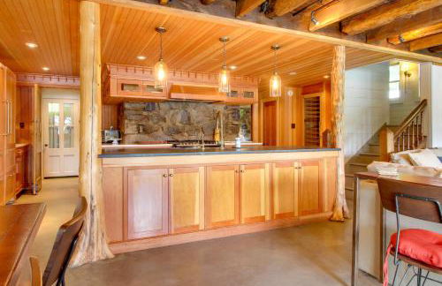 Serene Silver Bay Home on Lake George with Boat Slip - Foto 10