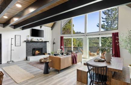 The Matterhorn Manor by Avantstay Harry Potter Inspired A-frame Home w/ Hot Tub & Views - Foto 17