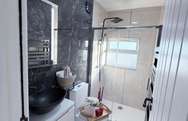 Cozy Escape Garden Flat - Photo 7