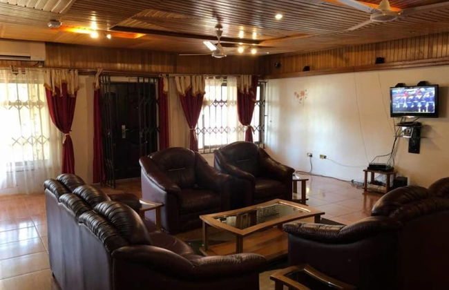3 Bed House Sleeps 6 - Parking, Wifi, Generator - Foto 14