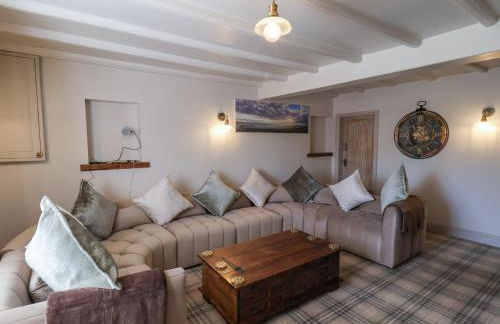 Beacon House - Photo 5