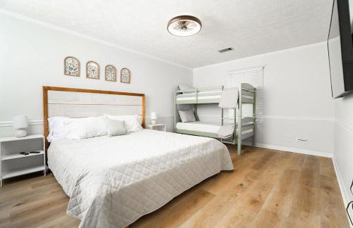 Ultimate Getaway with Pool and Games - Foto 21