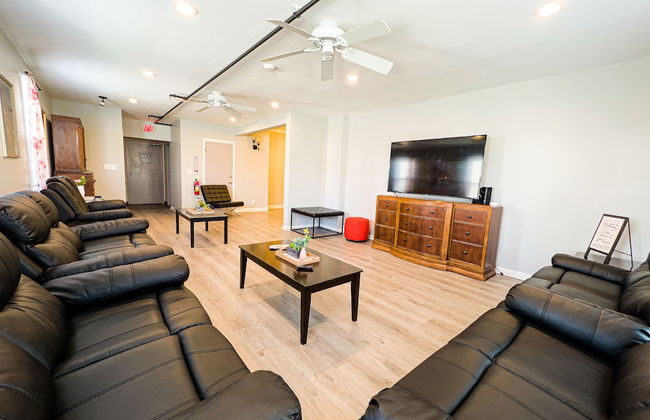 THE 1023 With Private Yard & Parking, Near Falls & Casino by Niagara Hospitality - Photo 34