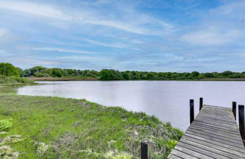 Cozy Narragansett Cottage with Dock and Outdoor Shower - Photo 27