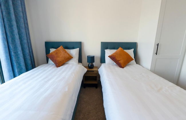 Luxe I Penthouse I Balcony I City Views I Parking I Liverpool City Center I - Photo 4