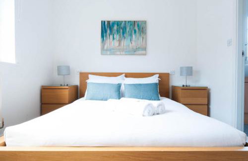 The Dakota - next to East Midlands Airport - Photo 26