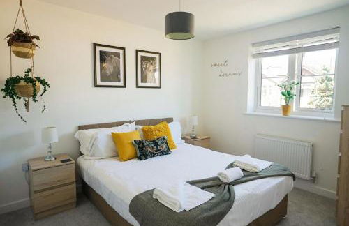 Central 2 Bedroom Flat with 2 Parking Spaces, Quiet and Modern Stay - Foto 3