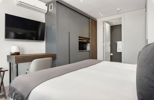 One Calais Luxury Apartments - Photo 66