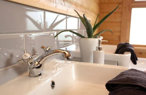 Cambridgeshire Lakes - luxury lodges in a stunning lake location - Foto 12