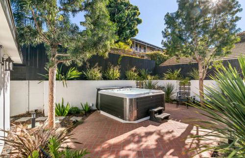 Pacific Perfection - Ocean Views Jacuzzi Walk to Beach and Dining - Photo 51