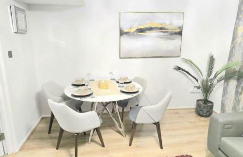 Spacious 3BR Home Hornchurch | Parking | Sleeps 5 - Foto 14