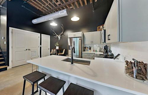 One-Of-A-Kind! Roll Up Garage Door-Pool, Speakeasy - Foto 14