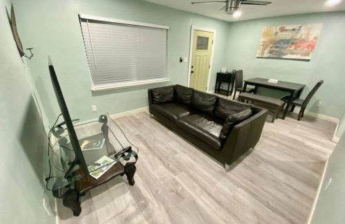 Serene renovated oasis near downtown area - Photo 1