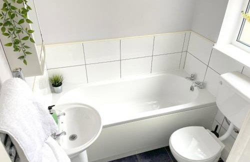 The Racecourse - Quaint Victorian Home With Free Parking - Foto 47