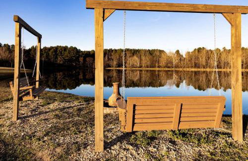 Kid and Pet-Friendly Lake Glamping in Tupelo, Mississippi - Foto 5