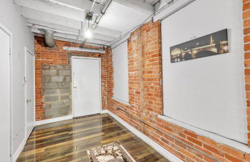 Stylish Chic Retreat At Lafayette Lofts 1 Bedroom Apts by RedAwning - Foto 42