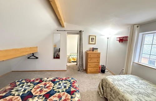 Talkeetna Log Cabin with Hot Tub Unit 2 - Foto 9