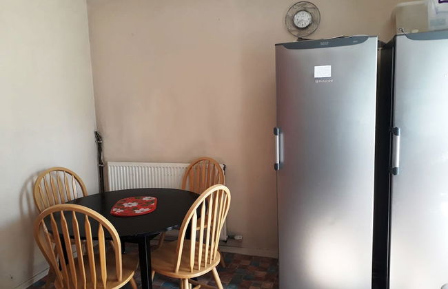 House with a garden in Arnos Grove - Foto 10