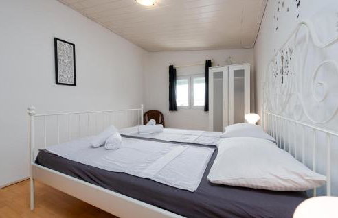 Lovely Apartment In Stara Vas With Wifi - Photo 20