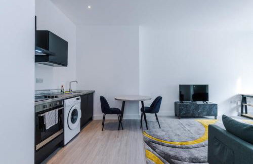 Cohost Partners Cozy Stay Heart of Warrington - Photo 3