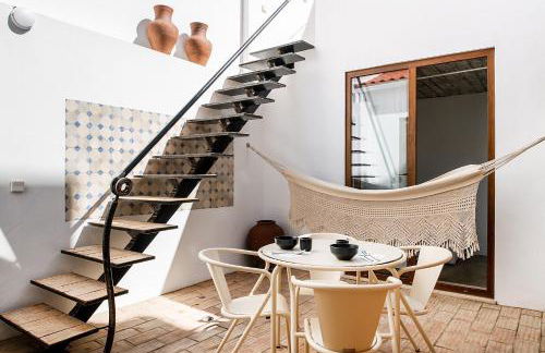 BnB Homes Modern Cozy Townhouse with 2 bedrooms and patio in the Old Town - Photo 14