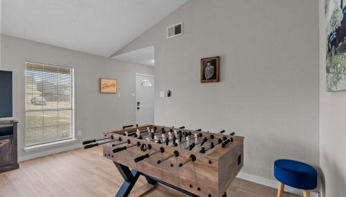 DFW Retreat - Pool, Spa & Minutes to Dallas & Fort Worth - Foto 3, Game Room