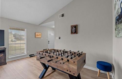 DFW Retreat - Pool, Spa & Minutes to Dallas & Fort Worth - Photo 3