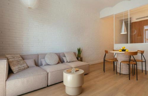 Newly Renovated Stylish Eixample - Great Location - Photo 25