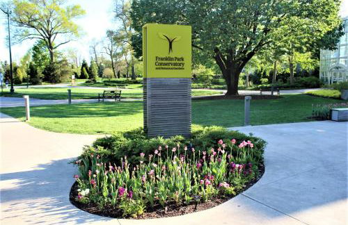 Modern 2BR near DT, 8min walk to Park&Conservatory - Foto 25