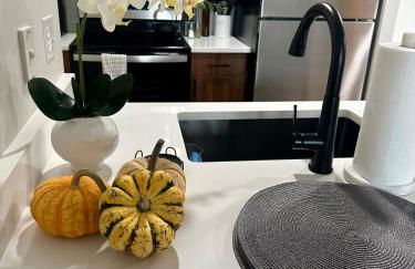 Beautiful Arlington Apartment with Pool & Parking! - Foto 15