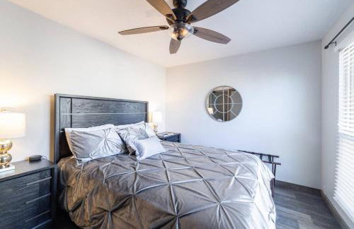 The Plaza - An Irvie Home w Summer Pool - Photo 18