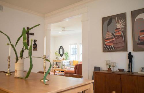 Cozy Bohemian Bungalow - Photo 11