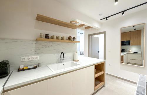 Luxury Downtown Apartment A2 - Photo 10